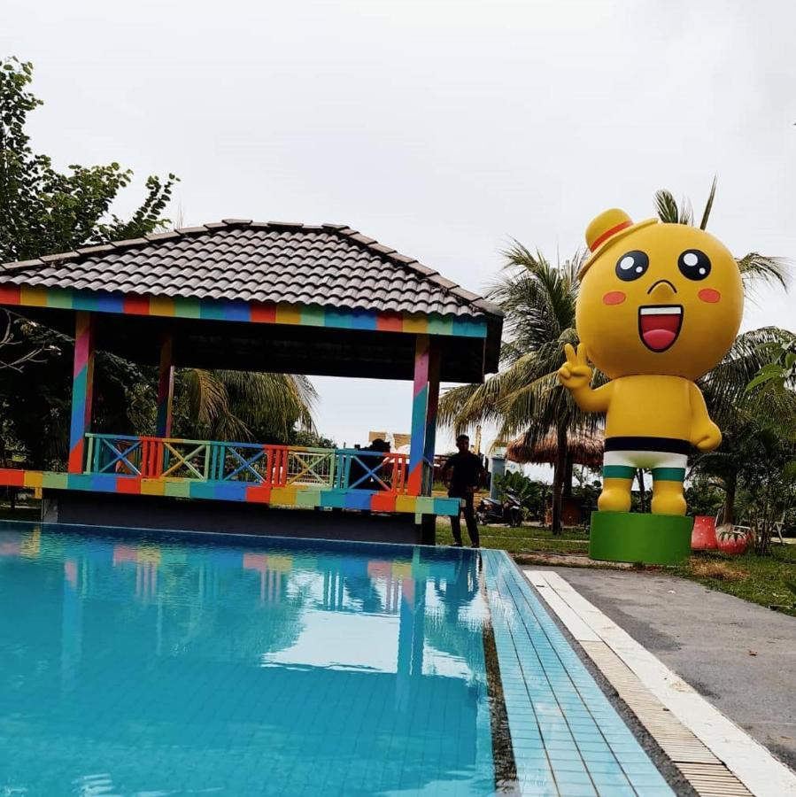 Alia Residence Business Resort Padang Mat Sirat Exterior foto