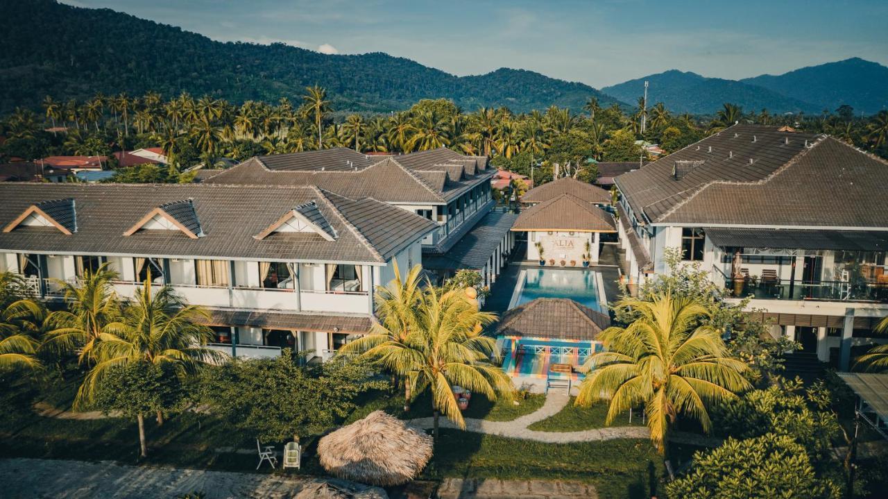 Alia Residence Business Resort Padang Mat Sirat Exterior foto