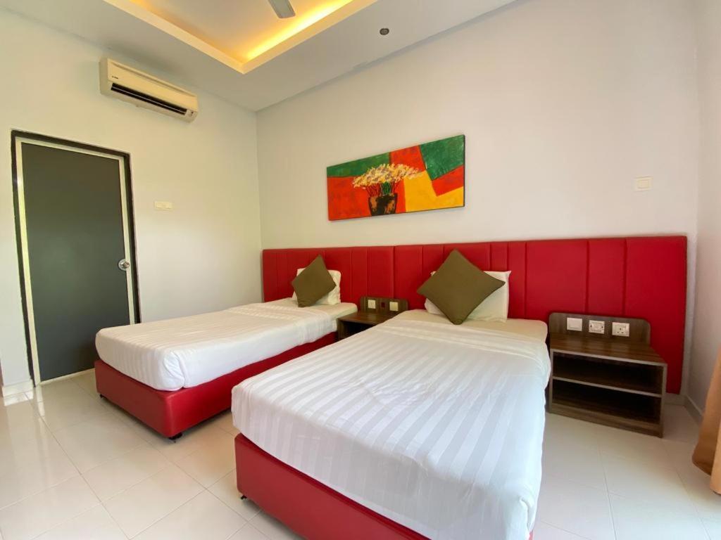 Alia Residence Business Resort Padang Mat Sirat Exterior foto
