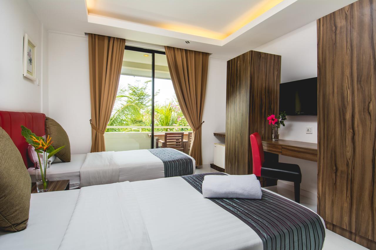 Alia Residence Business Resort Padang Mat Sirat Exterior foto