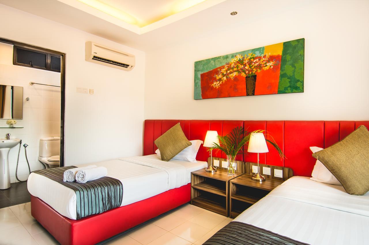 Alia Residence Business Resort Padang Mat Sirat Exterior foto