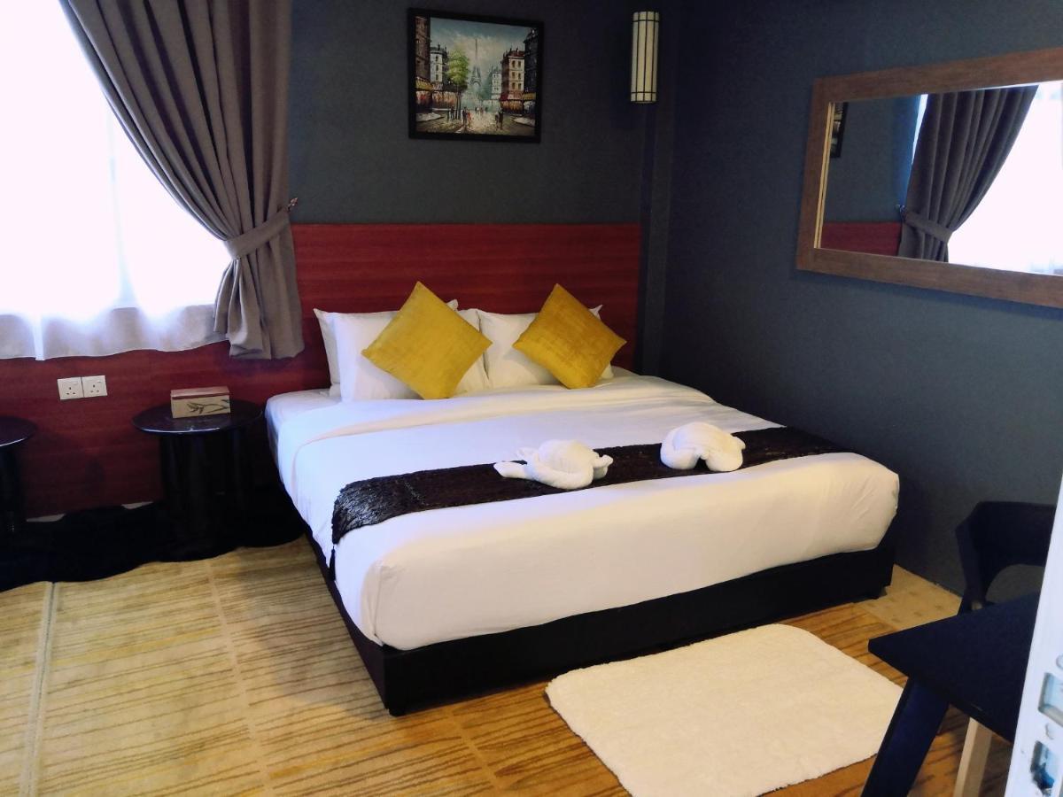 Alia Residence Business Resort Padang Mat Sirat Exterior foto