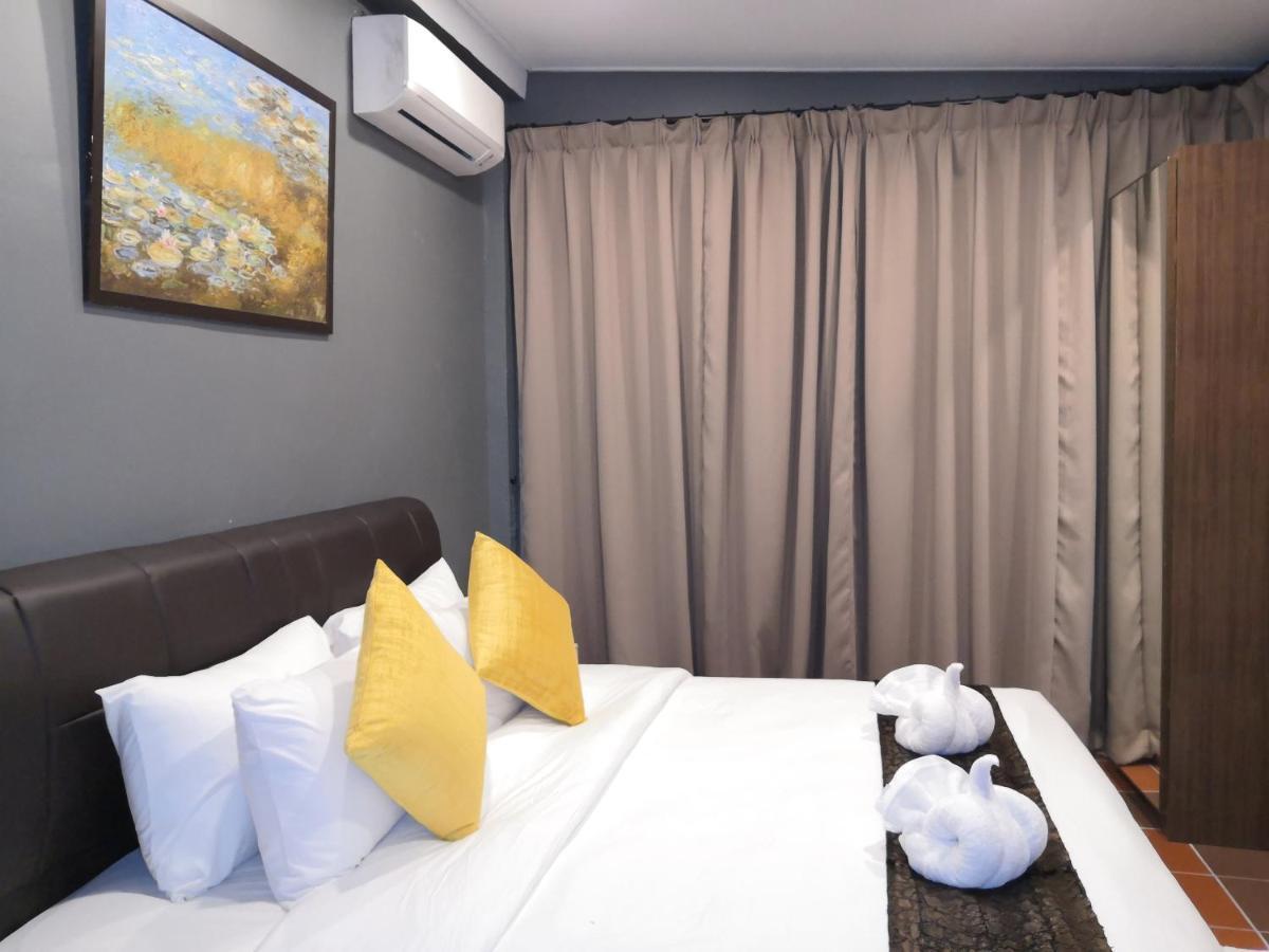 Alia Residence Business Resort Padang Mat Sirat Exterior foto