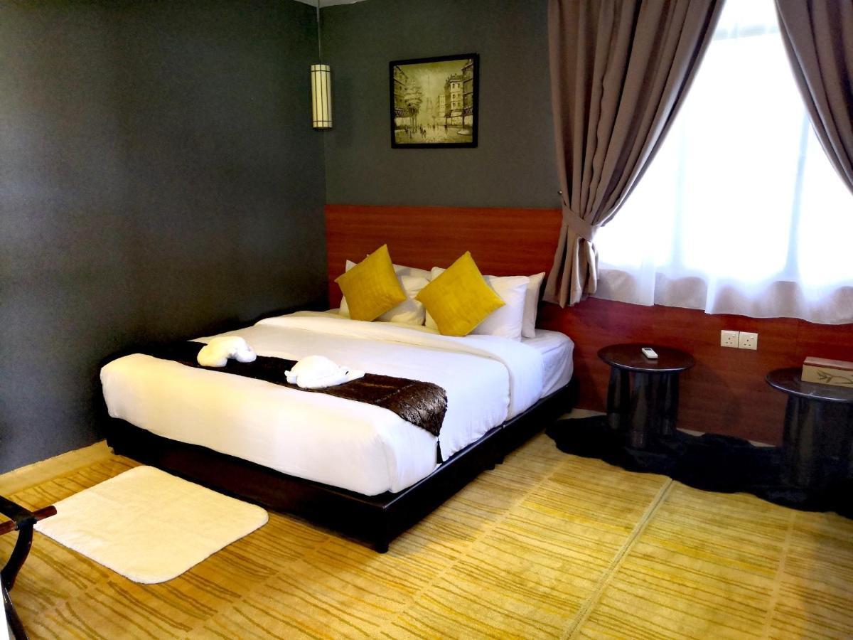 Alia Residence Business Resort Padang Mat Sirat Exterior foto