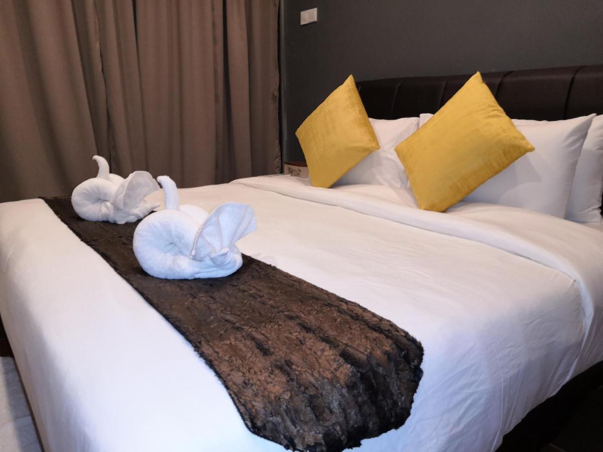 Alia Residence Business Resort Padang Mat Sirat Exterior foto